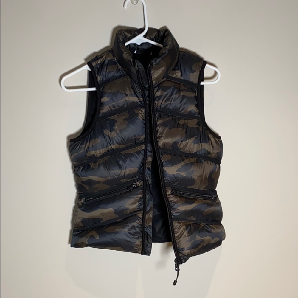 Blanc Noir puffy vest, size xs. Black and olive